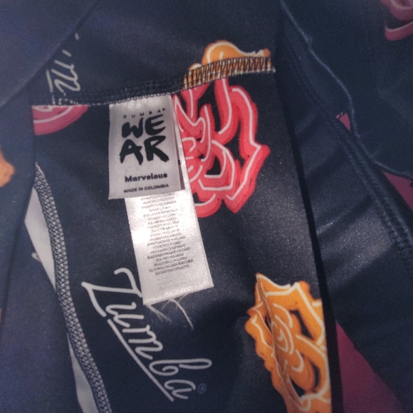 Zumba Outfit Top and Leggings Black with Kisses, Zumba letters M - Picture 14 of 14